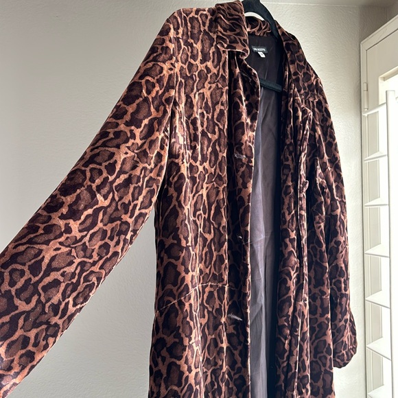 Lena Medoyeff Leopard Print Velour Coat in Size S - Picture 5 of 5